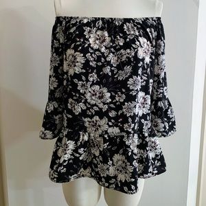 Anthropologie Off Shoulder Top w/Bell Sleeves sz S